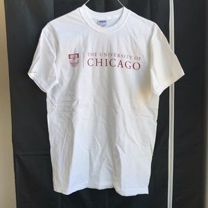 Brand new University of Chicago t-shirt 📚🤓